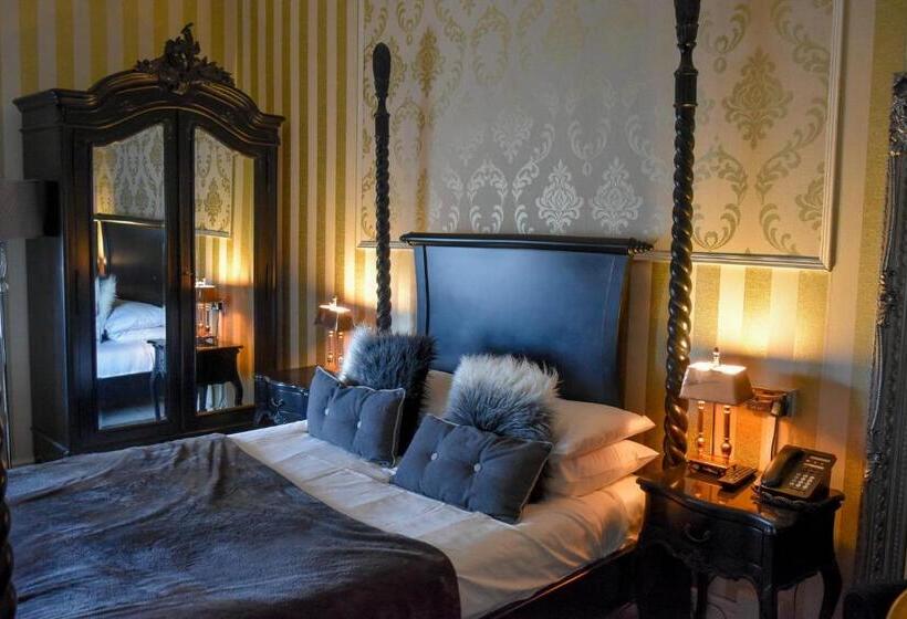 سوییت, The Hotel Commodore