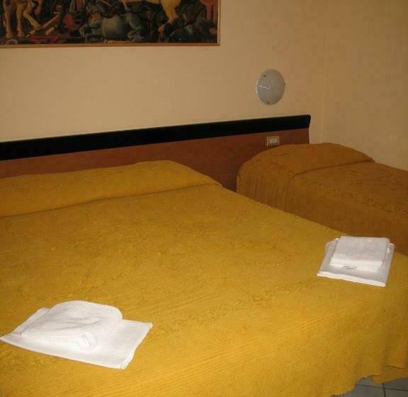 חדר קלאסי לשלושה, Albergo Paradiso
