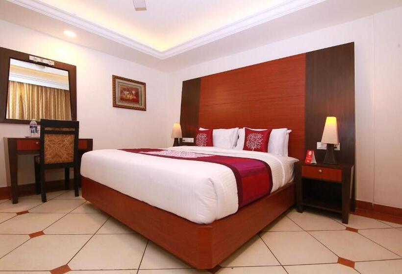 Номер Deluxe, Emarald Suites