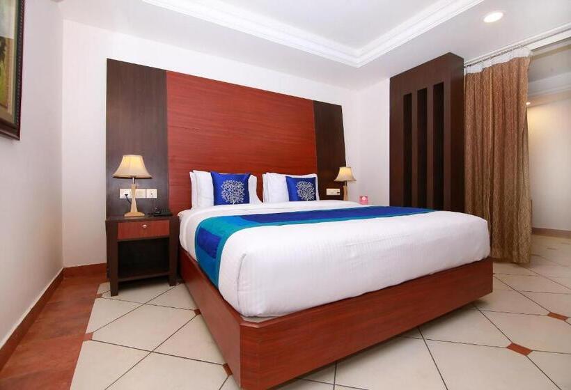 Номер Deluxe, Emarald Suites