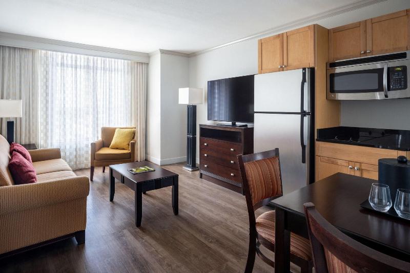 מיטת קינג בסוויטה, St. Petersburg Marriott Clearwater