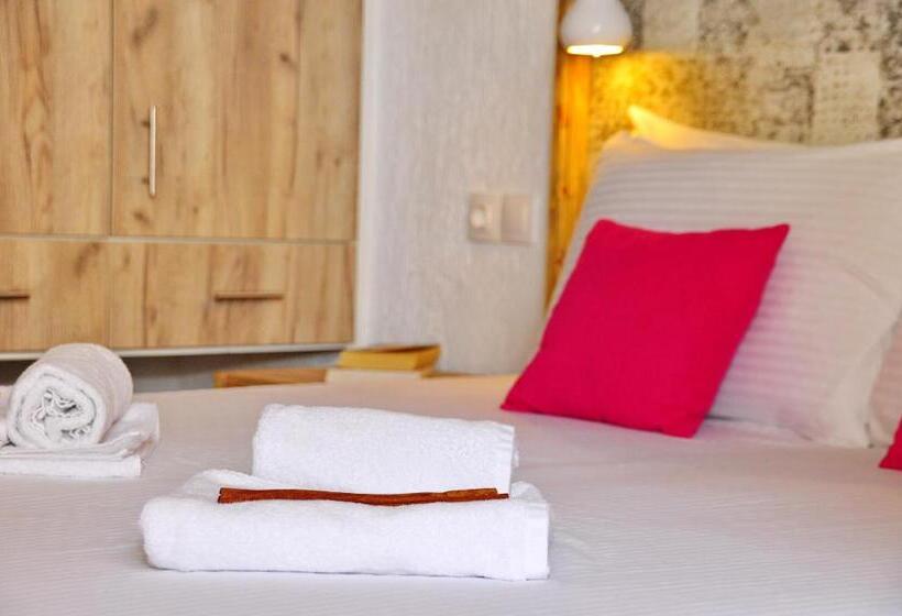 استودیوی استاندارد, Cleopatra Apartments