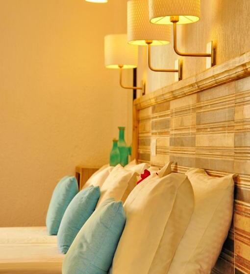 استودیوی استاندارد, Cleopatra Apartments