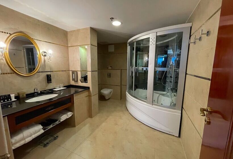 سوئیت رویال, Divinus