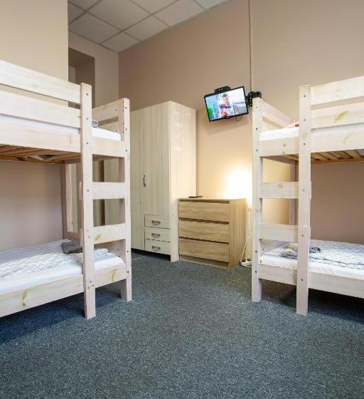 غرفة قياسية رباعية حمام مشترك, Moon Hostel Wrocław