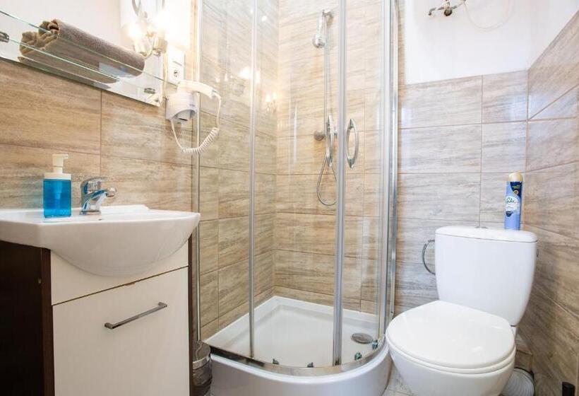 غرفة قياسية ثلاثية, Moon Hostel Wrocław