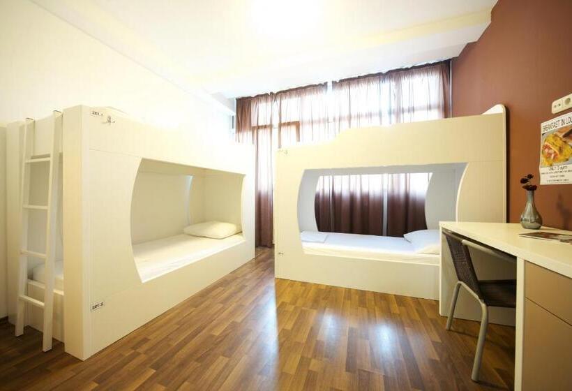 تختخواب در اتاق مشترک, Funk Lounge Hostel