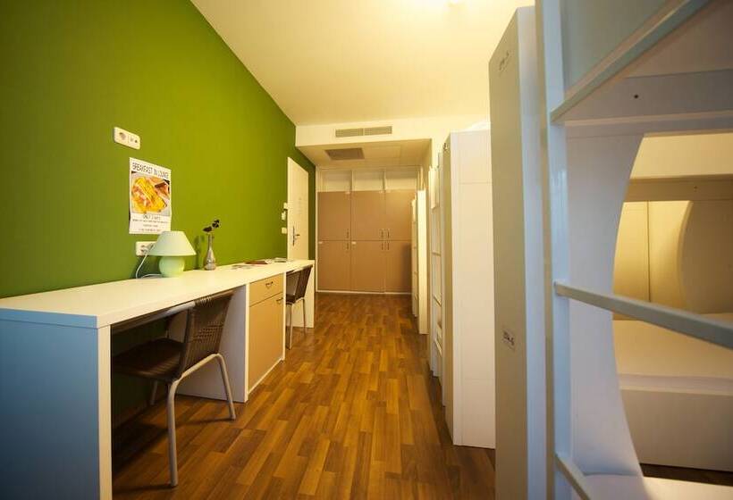 تختخواب در اتاق مشترک, Funk Lounge Hostel