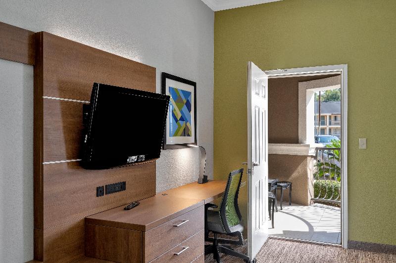 Люкс Кровать Кинг, Holiday Inn Express Hotel & Suites Lufkin South, An Ihg