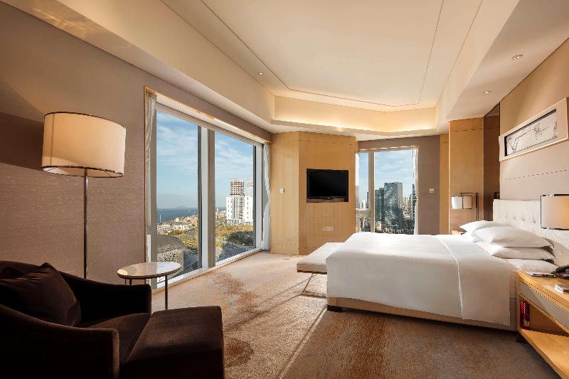 سوئیت اجرایی با تخت کینگ, Hilton Dalian