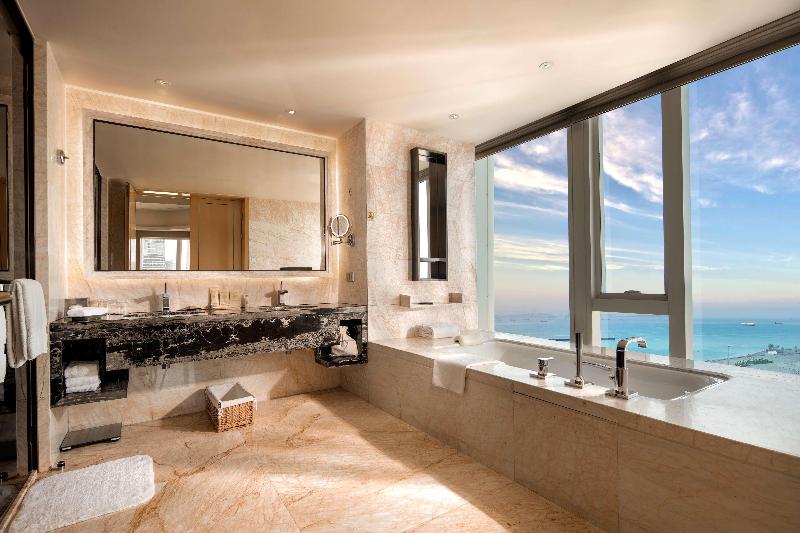 سوئیت اجرایی با تخت کینگ, Hilton Dalian