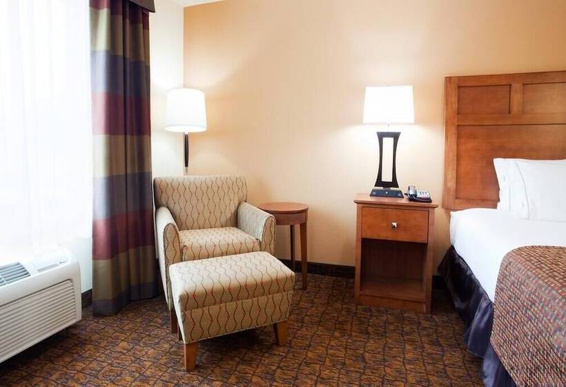 Номер Стандарт, Holiday Inn Express Hotel & Suites Mount Airy, An Ihg