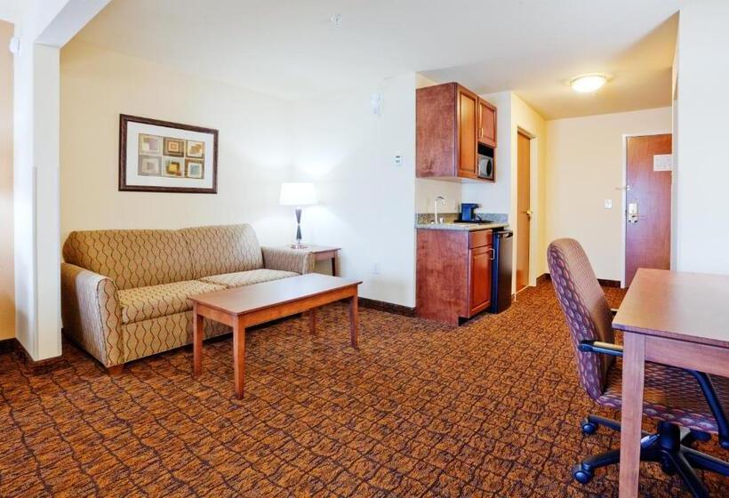 Люкс Кровать Кинг, Holiday Inn Express Hotel & Suites Mount Airy, An Ihg