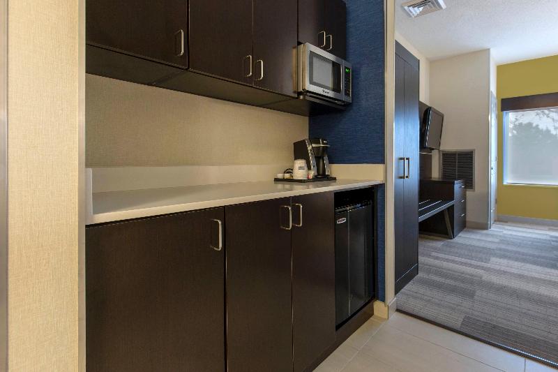 Номер Стандарт Адаптированный для Инвалидов, Holiday Inn Express Mount Pleasant  Scottdale, An Ihg