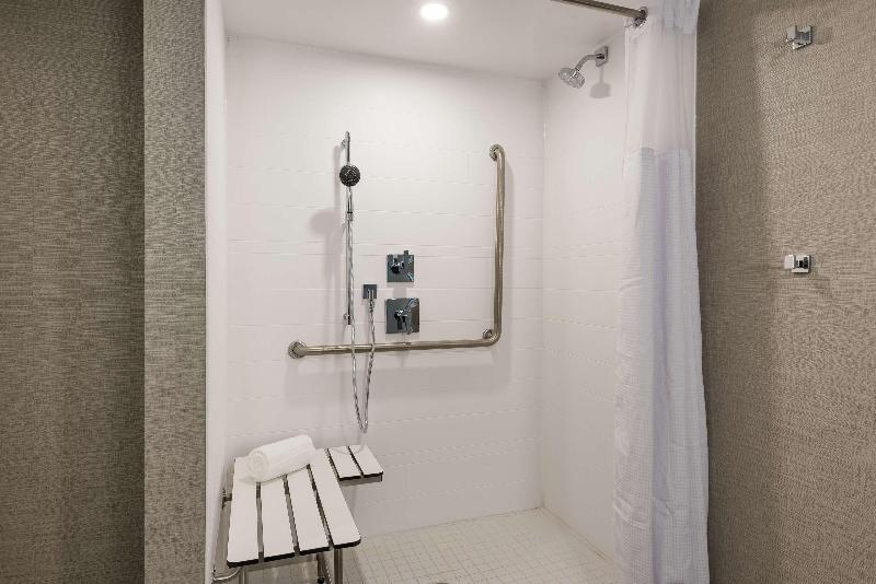 חדר דלוקס מותאם לאנשים עם מוגבלויות, Holiday Inn Houston East Channelview, An Ihg