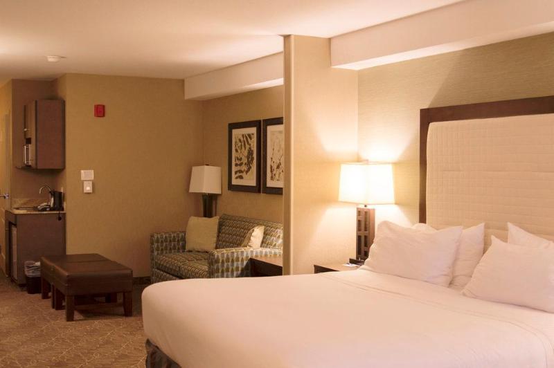 Люкс Адаптированный для Инвалидов, Holiday Inn Express & Suites Logan, An Ihg