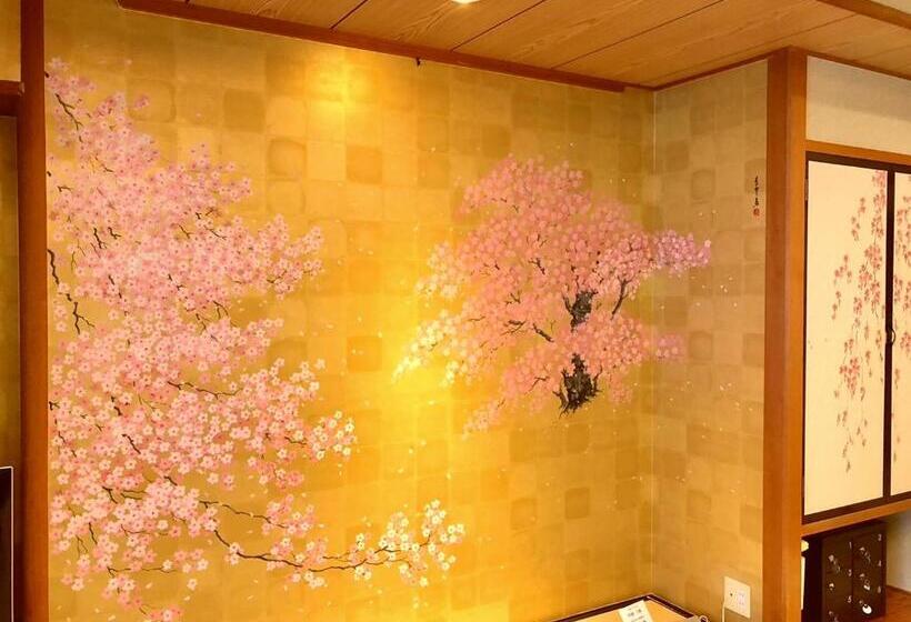 패밀리 스위트, Hoho A Hotel Overlooking The Echigo Plain And The Yahiko Mountain Range Formerly Hotel Oohashi Yakat