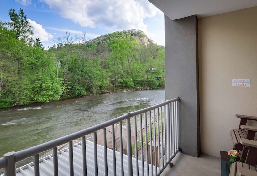 Люкс Вид на Реку, Best Western Plus River Escape Sylva / Dillsboro