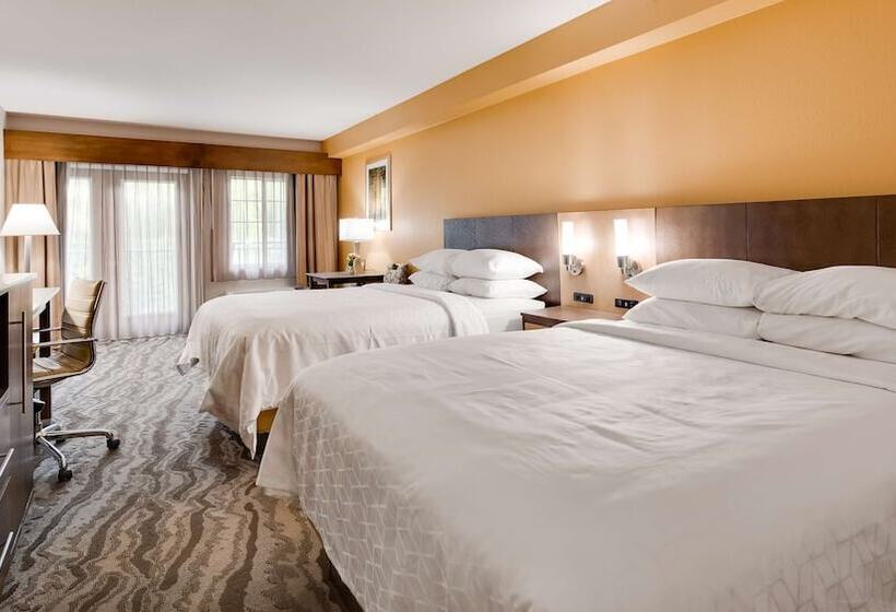 Люкс Вид на Реку, Best Western Plus River Escape Sylva / Dillsboro