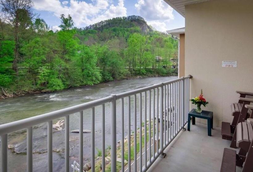 Люкс Кровать Кинг, Best Western Plus River Escape Sylva / Dillsboro