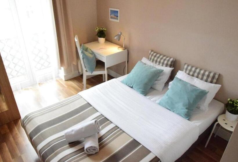 اتاق استاندارد, Blooms Inn & Apartments