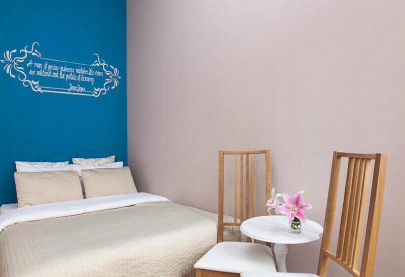 اتاق استاندارد, Blooms Inn & Apartments