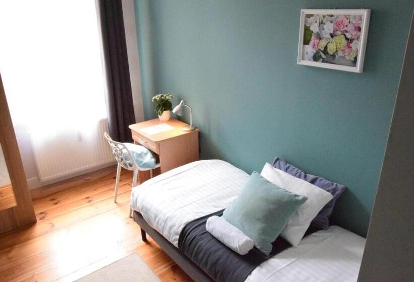 اتاق استاندارد یک نفره, Blooms Inn & Apartments