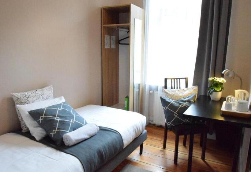اتاق استاندارد یک نفره, Blooms Inn & Apartments