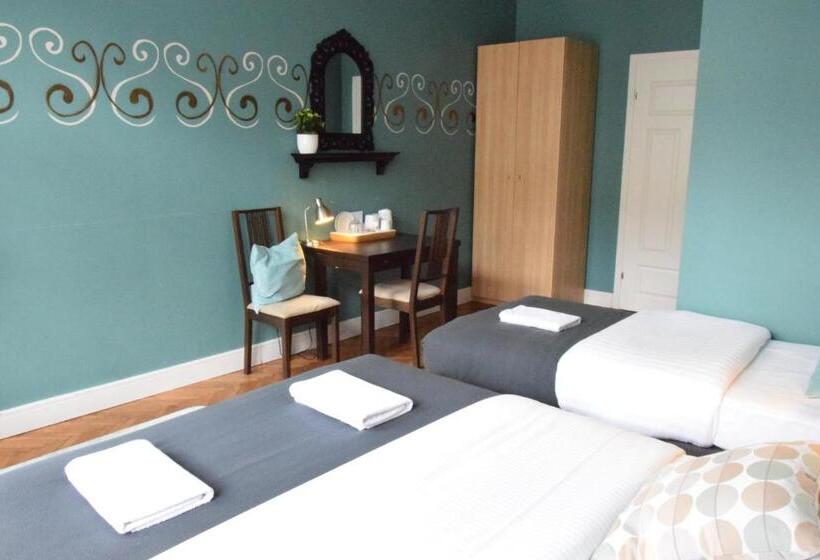 اتاق استاندارد سه نفره, Blooms Inn & Apartments