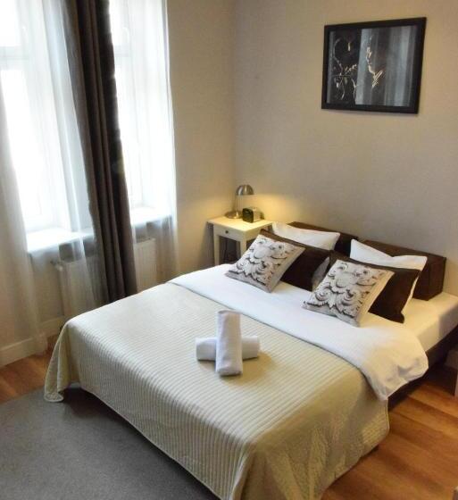 اتاق لوکس, Blooms Inn & Apartments