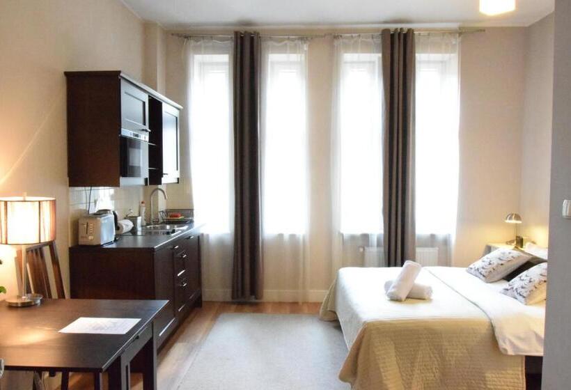 اتاق لوکس, Blooms Inn & Apartments