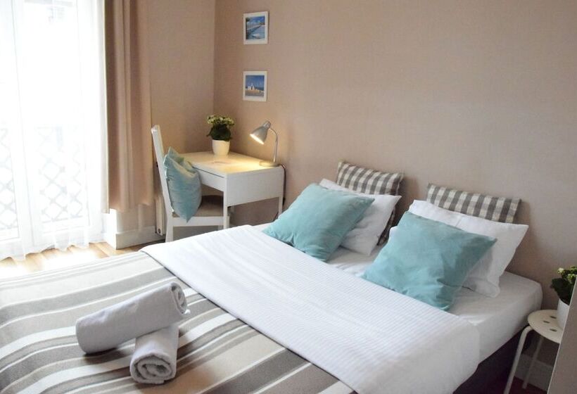 اتاق استاندارد, Blooms Inn & Apartments