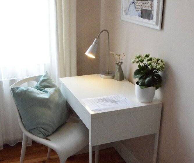 اتاق استاندارد یک نفره, Blooms Inn & Apartments