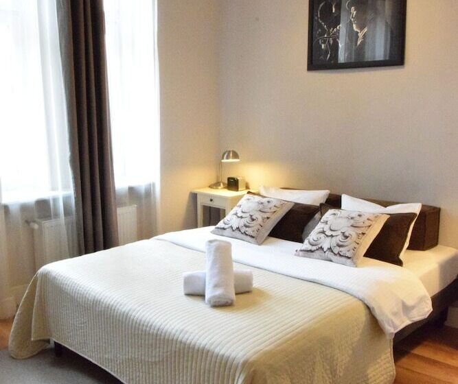 اتاق لوکس, Blooms Inn & Apartments