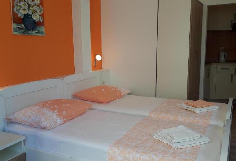 Escritório Estándar, Apartments Villa Sirena
