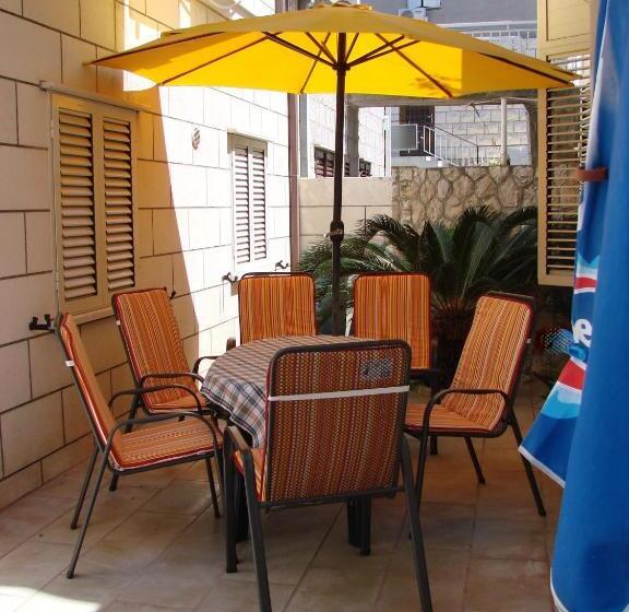 Escritório Estándar, Apartments Villa Sirena