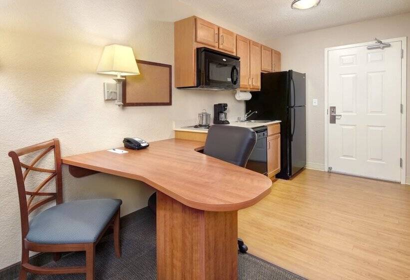 Люкс Адаптированный для Инвалидов, Candlewood Suites Kenosha, An Ihg