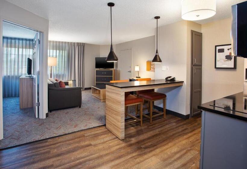 Люкс Кровать Кинг, Candlewood Suites Kenosha, An Ihg