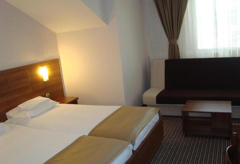 اتاق استاندارد سه نفره, Damis