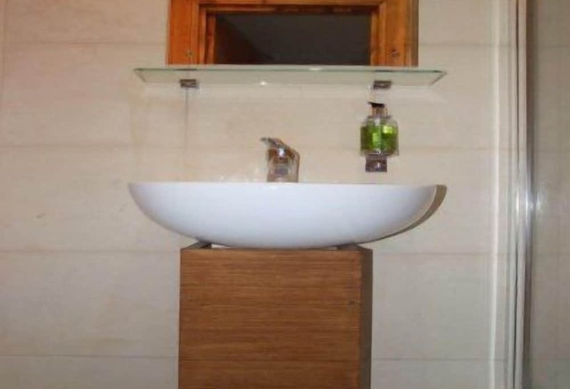 اتاق استاندارد چهار تخته, Leith House