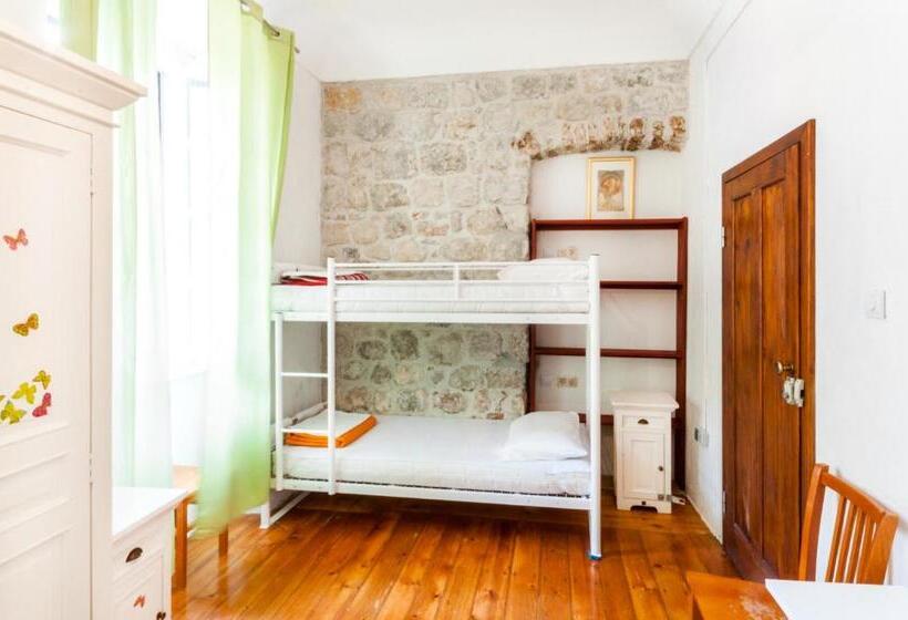 기본룸, Old Town Hostel