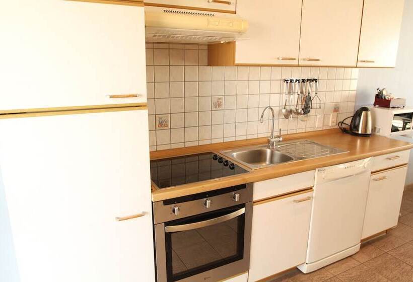 Люкс Вид на Бассейн, Admiralty Lodge Motel
