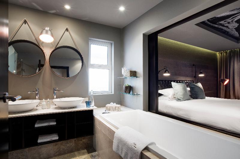 Quarto Premium, Majeka House