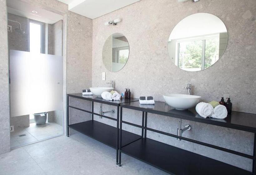 디럭스 룸 킹사이즈 침대, Zest Boutique Hotel By The Living Journey Collection