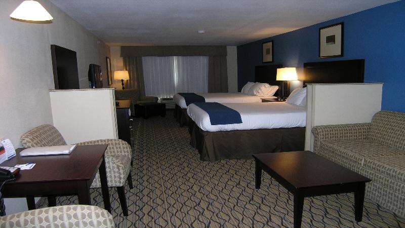 스위트, Holiday Inn Express & Suites Belle Vernon By Ihg