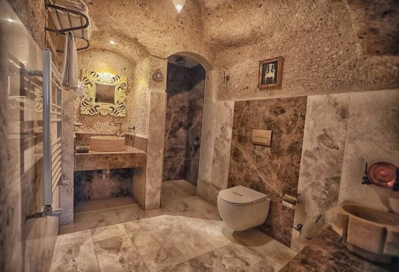 Номер Стандарт, Traveller S Cave
