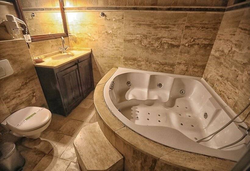 Трехместный Номер Deluxe, Traveller S Cave