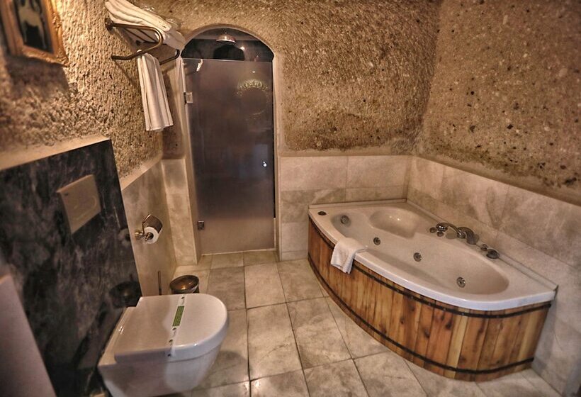 Номер Deluxe, Traveller S Cave