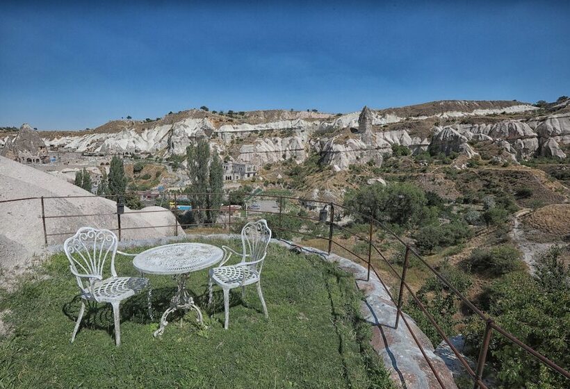 Полулюкс, Traveller S Cave