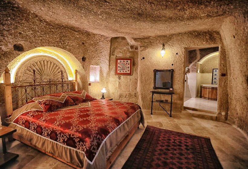 Полулюкс, Traveller S Cave